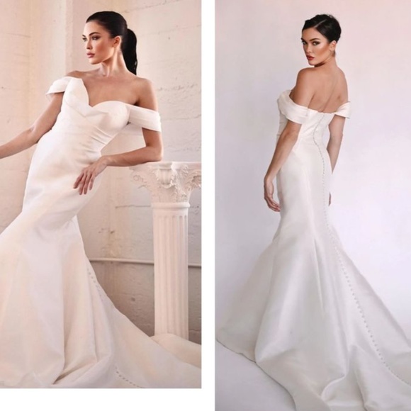 Martina Liana 1486 Wedding Dress - Picture 2 of 5